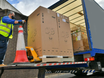 delivery of medical equipment in healthcare logistics